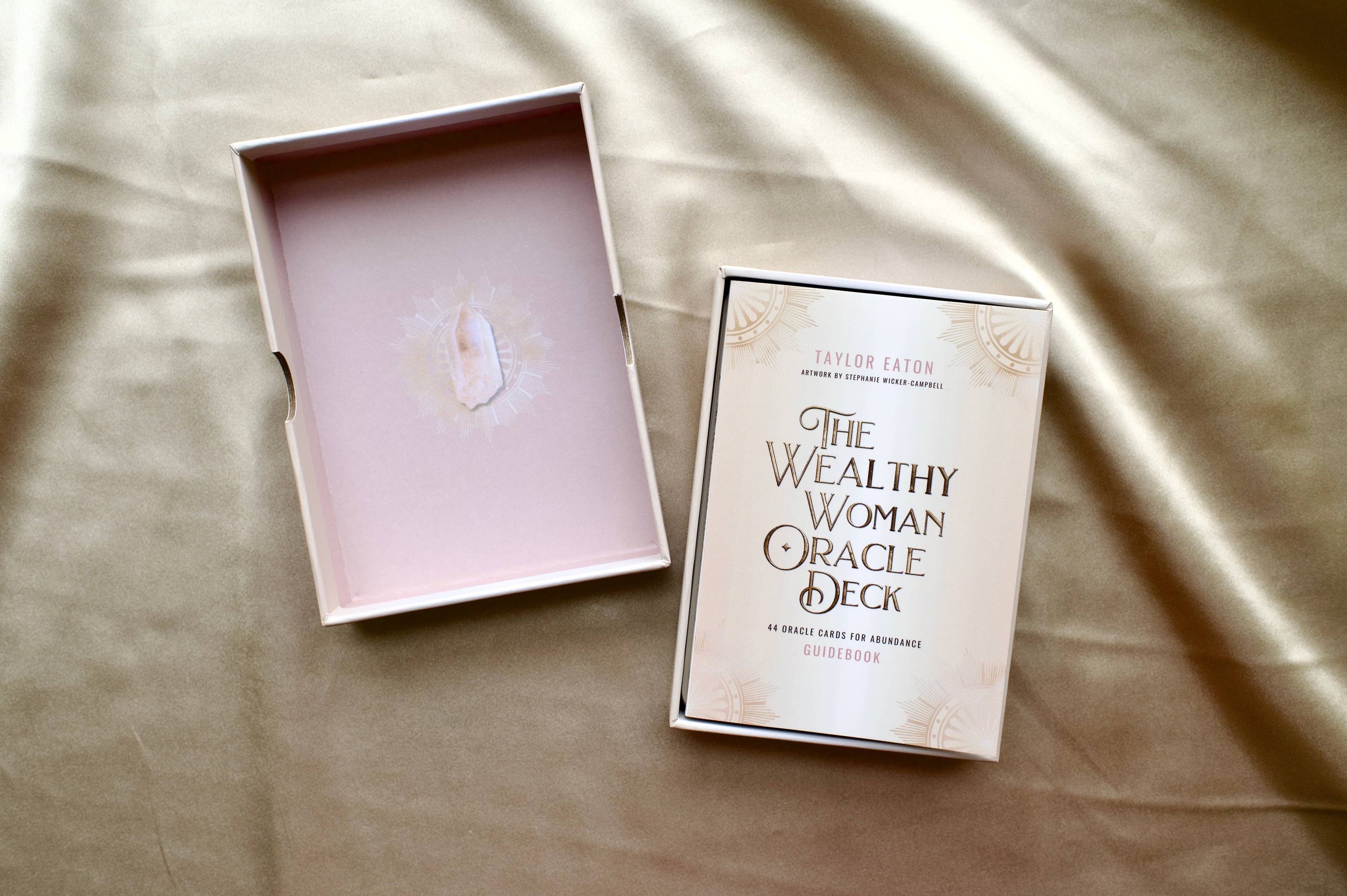 The Wealthy Woman Oracle Deck: 44 Cards and 96 Page Book