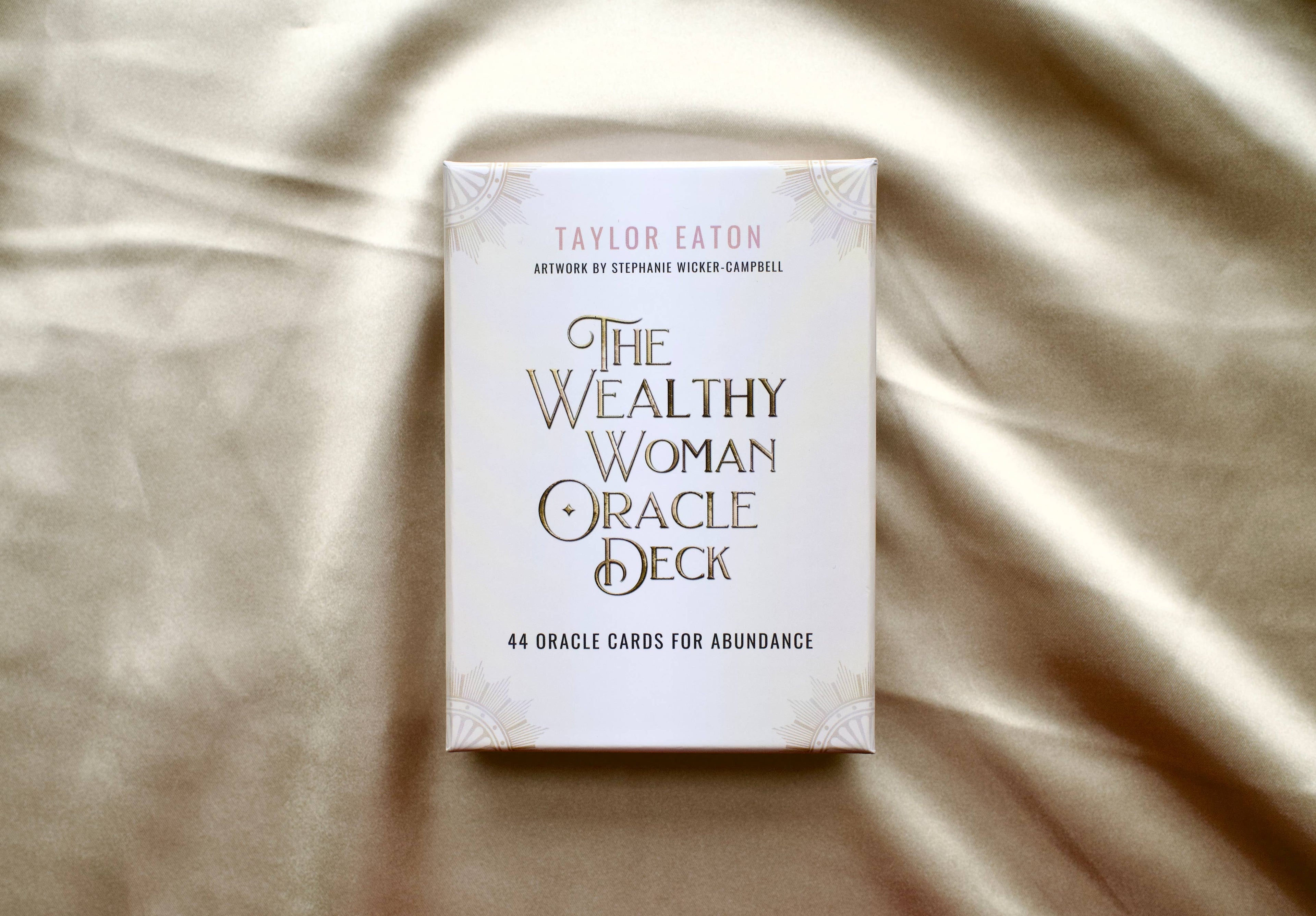 The Wealthy Woman Oracle Deck: 44 Cards and 96 Page Book