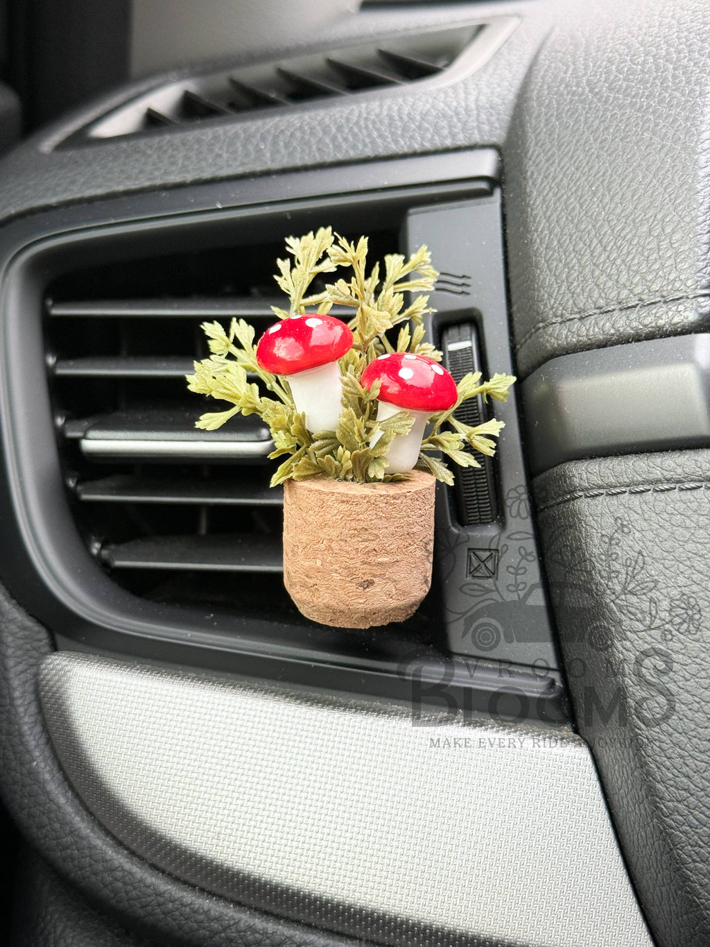 Mushroom Vent Clip Car Air Freshener Diffuser (Reusable): Warm & Woodsy - Random Bestseller